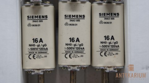 Wkładka bezpiecznikowa 3 sztuki 16A NH0 3NA3005 Siemens