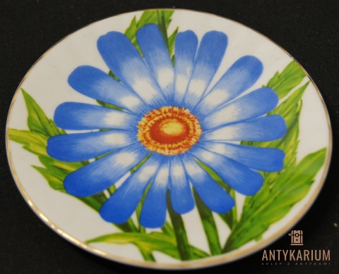 Filiżanka porcelana bogato zdobiona kwiaty
