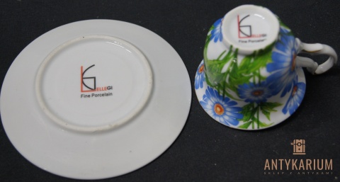 Filiżanka porcelana bogato zdobiona kwiaty