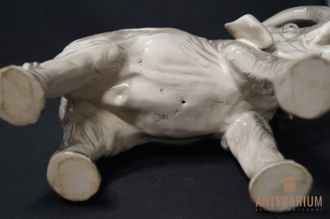 Porcelanowy słoń Sitzendorf duży