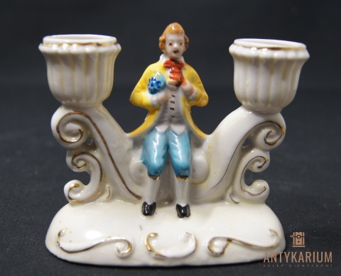 Porcelanowy świecznik z figurką z porcelany